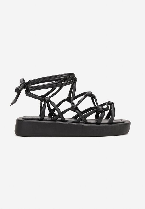 Born2be - Czarne Płaskie Sandały z Wiązaniem przy Kostce Ozlana. Kolor: czarny