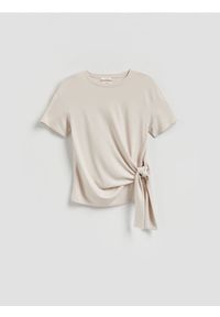 Reserved - T-shirt z ozdobnym wiązaniem - beżowy. Kolor: beżowy. Materiał: dzianina