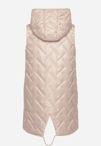 Born2be - Różowa Pikowana Kamizelka z Kapturem i Ozdobną Naszywką Liselilia. Okazja: na co dzień. Typ kołnierza: kaptur. Kolor: różowy. Materiał: jeans. Wzór: aplikacja. Styl: elegancki, casual, sportowy #6