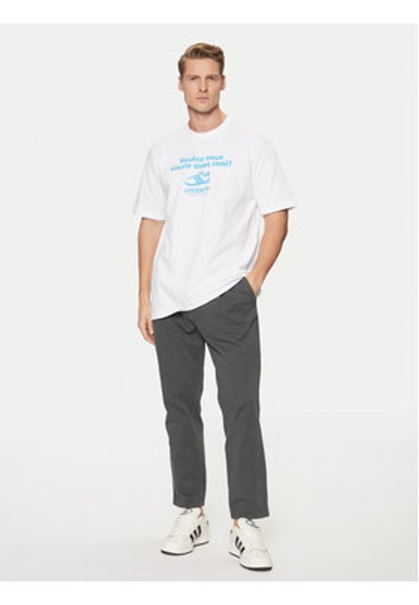 Adidas - adidas T-Shirt Graphic Tee JC8365 Biały Regular Fit. Kolor: biały. Materiał: bawełna