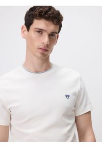 Reserved - Bawełniany t-shirt slim fit - złamana biel. Materiał: bawełna