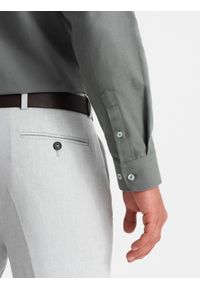 Ombre Clothing - Męska koszula z kieszenią REGULAR FIT - khaki V4. Kolor: brązowy. Materiał: poliester, bawełna. Długość rękawa: długi rękaw. Długość: długie #5