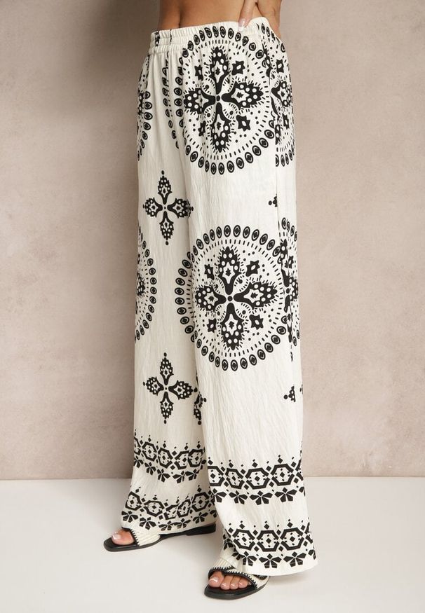 Renee - Beżowo-Czarny Komplet z Wiskozy w Ornamentalny Print Koszula i Szerokie Spodnie Pasniela. Kolor: beżowy. Materiał: wiskoza. Wzór: nadruk