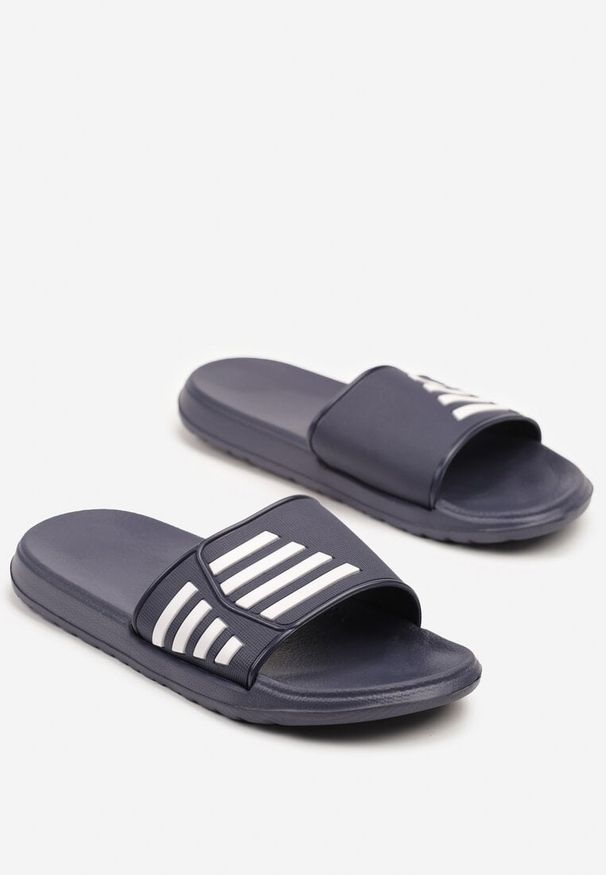 Born2be - Granatowe Klapki Piankowe na Basen z Paskami Usidisa. Okazja: na plażę. Kolor: niebieski. Sezon: lato. Styl: klasyczny