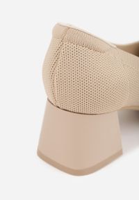 Born2be - Ciemnobeżowe Dzianinowe Czółenka VICES na Niskim Słupku z Miękkim Zapiętkiem i Wkładką Soft-Step Kaleana. Okazja: na spotkanie biznesowe, na co dzień. Kolor: beżowy. Materiał: dzianina. Obcas: na słupku. Styl: elegancki, biznesowy, klasyczny, casual #3