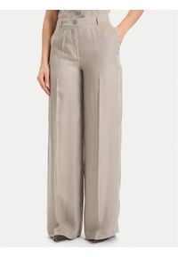 Guess Spodnie materiałowe W5YB02 WH5N2 Beżowy Regular Fit. Kolor: beżowy. Materiał: syntetyk