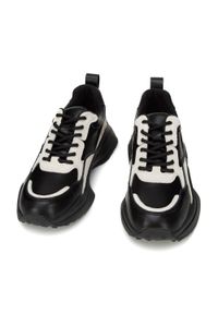 Wittchen - Damskie sneakersy z połyskującą wstawką czarno-beżowe. Kolor: wielokolorowy, beżowy, czarny. Materiał: zamsz, skóra. Obcas: na platformie #8