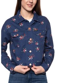 Wrangler - DAMSKA KURTKA JEANSOWA WRANGLER RETRO CROP JACKET BLUE DEPTHS W417WSXJY 112128796. Materiał: jeans. Styl: retro