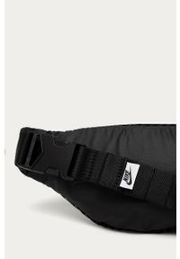 Nike Sportswear - Nerka. Kolor: czarny. Materiał: poliester, materiał. Wzór: aplikacja #2