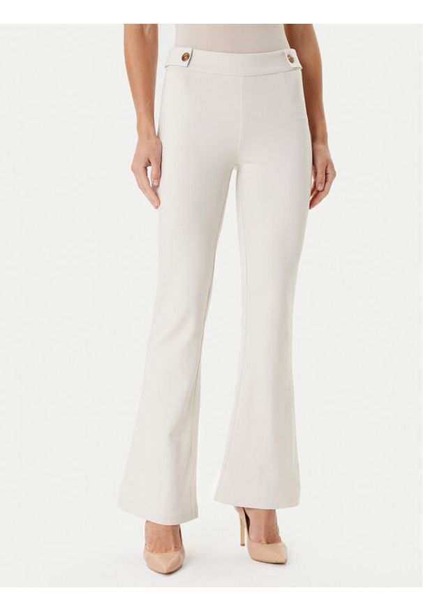Guess Spodnie materiałowe W5YB0I KCMU2 Écru Regular Fit. Kolor: kremowy. Materiał: wiskoza, syntetyk