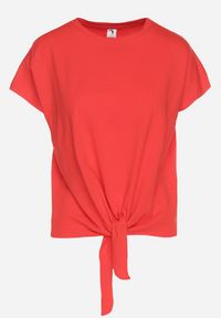 Born2be - Czerwony T-shirt z Bawełny z Ozdobnym Wiązaniem Sunitra. Okazja: na co dzień, na spotkanie biznesowe. Kolor: czerwony. Materiał: bawełna. Sezon: lato, wiosna. Styl: biznesowy, klasyczny, casual #6