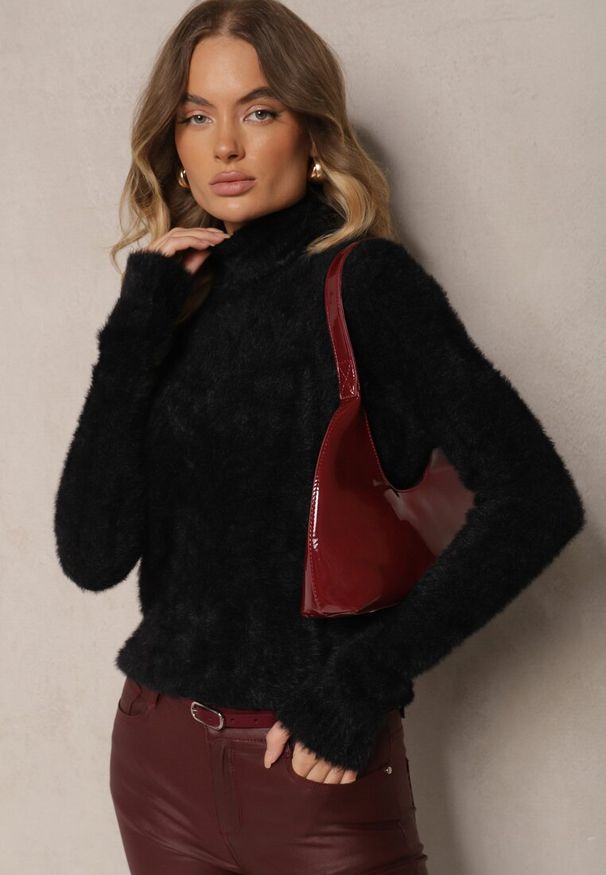 Renee - Czarny Casualowy Golf z Wełną Nomilae. Okazja: na co dzień. Typ kołnierza: golf. Kolor: czarny. Materiał: wełna. Styl: casual