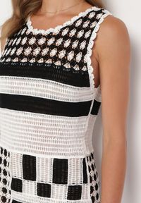 Born2be - Biało-Czarna Dopasowana Sukienka z Bawełny o Ażurowym Wykończeniu bez Rękawów Balmalia. Okazja: na co dzień, na imprezę. Kolor: biały. Materiał: bawełna. Długość rękawa: bez rękawów. Wzór: ażurowy. Typ sukienki: dopasowane, proste. Styl: wizytowy, casual, wakacyjny, elegancki #3