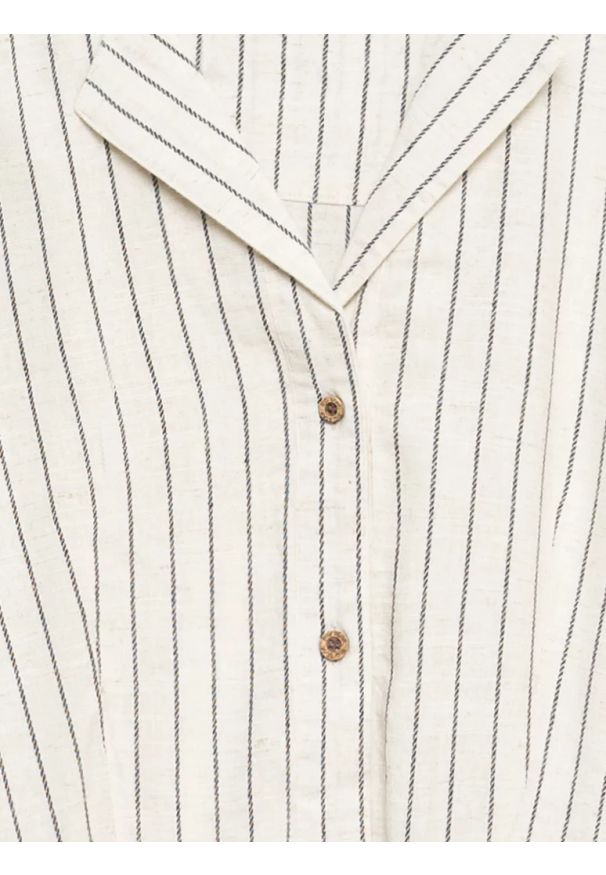 Big-Star - Sukienka damska midi koszulowa w prążek perłowa Kemesi 103. Okazja: na co dzień, do pracy. Typ kołnierza: kołnierzyk klasyczny. Kolor: kremowy. Wzór: prążki. Typ sukienki: koszulowe. Materiał: tkanina, len. Długość rękawa: krótki rękaw. Sezon: lato. Styl: casual, elegancki, klasyczny. Długość: midi