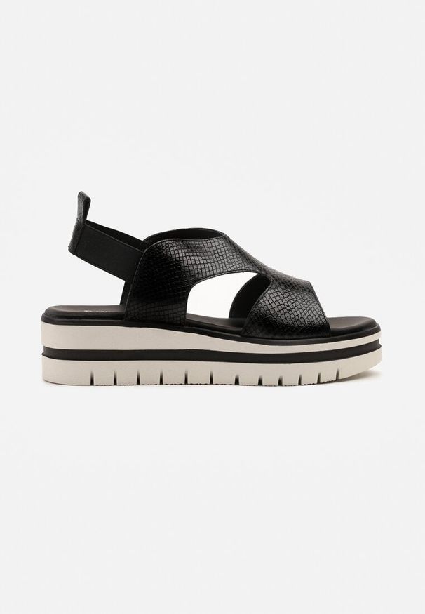 Born2be - Czarne Sandały na Grubej Podeszwie z Tłoczoną Cholewką Mevincia. Okazja: na co dzień. Kolor: czarny. Styl: klasyczny, elegancki, casual