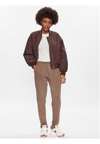 outhorn - Outhorn Kurtka bomber TJACF028 Brązowy Regular Fit. Kolor: brązowy. Materiał: bawełna, syntetyk