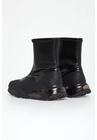 Botki damskie wysoką cholewką DKNY. Wysokość cholewki: przed kolano. Szerokość cholewki: normalna #2