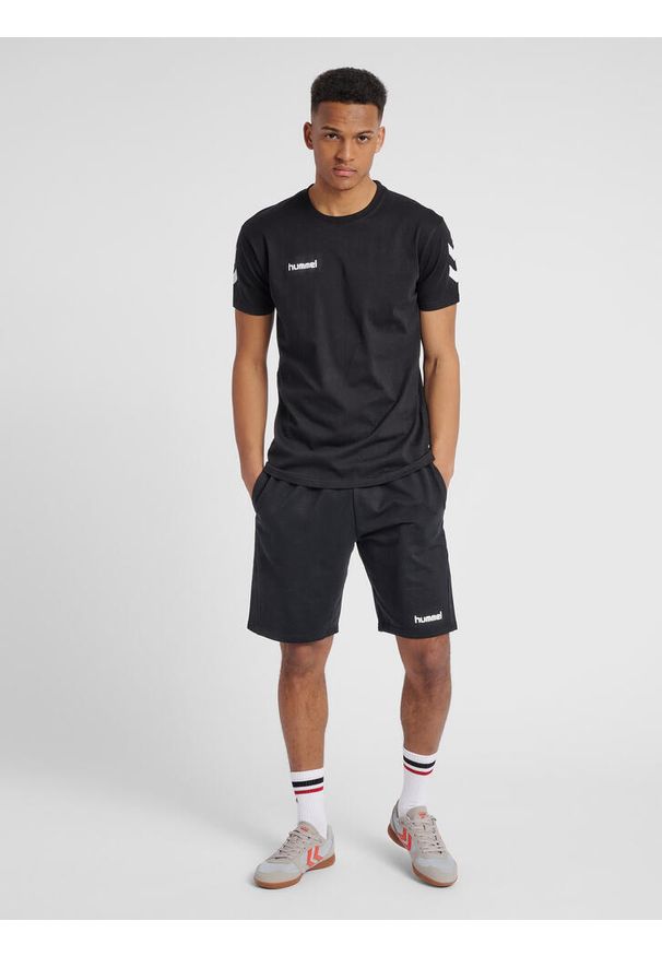 Koszulka sportowa z krótkim rękawem męska Hummel hmlGO cotton. Kolor: czarny, biały, wielokolorowy. Długość rękawa: krótki rękaw. Długość: krótkie