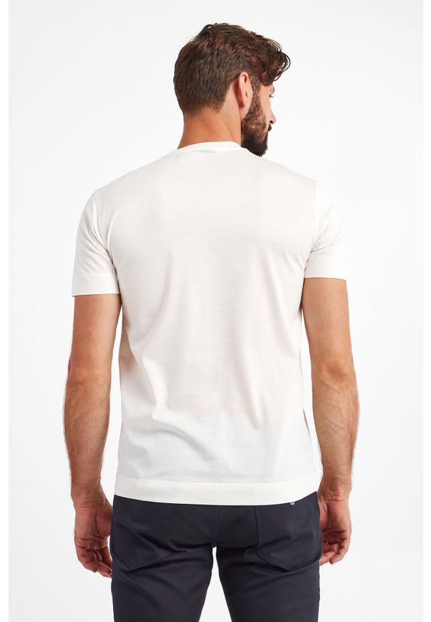 Emporio Armani - T-SHIRT EMPORIO ARMANI. Długość rękawa: krótki rękaw. Długość: krótkie. Wzór: aplikacja