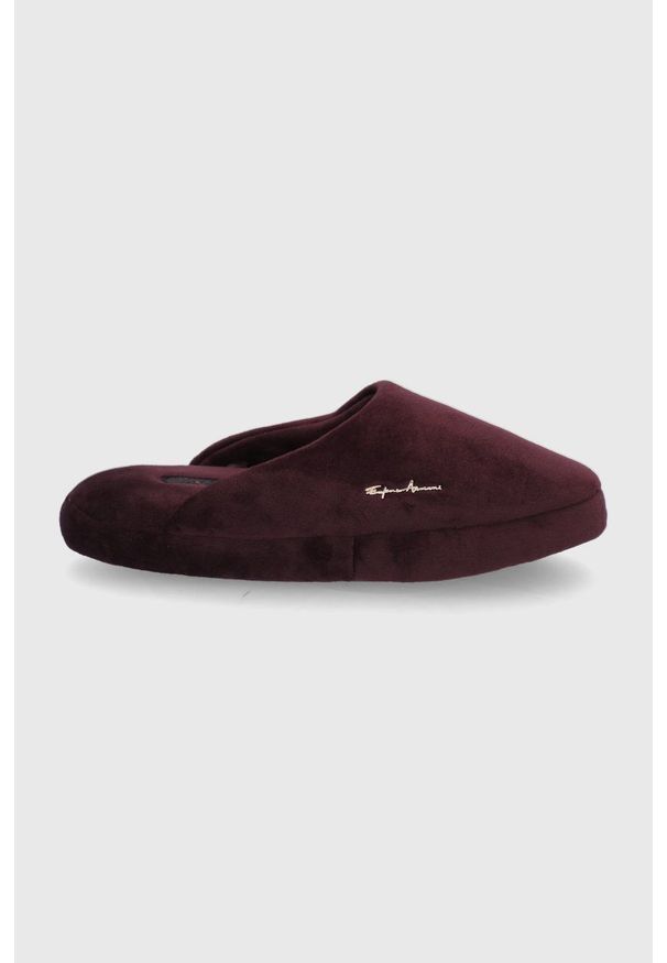 EA7 Emporio Armani Kapcie kolor bordowy. Nosek buta: okrągły. Kolor: czerwony. Materiał: materiał. Wzór: gładki