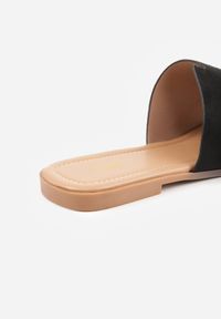 Born2be - Czarne Klapki VICES na Płaskiej Podeszwie z Paskiem na Palec i Aplikacją Oriphite. Okazja: na co dzień. Kolor: czarny. Materiał: jeans, len. Wzór: aplikacja. Obcas: na płaskiej podeszwie. Styl: elegancki, wakacyjny, casual #6