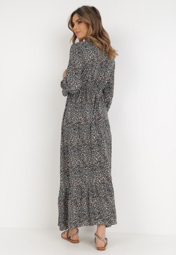 Born2be - Czarna Sukienka Delite. Kolekcja: plus size. Kolor: czarny. Materiał: tkanina. Wzór: nadruk. Typ sukienki: rozkloszowane. Styl: boho. Długość: maxi