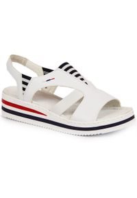 Komfortowe sandały damskie wsuwane na koturnie białe Rieker V02Y5-80. Zapięcie: bez zapięcia. Kolor: biały. Materiał: skóra ekologiczna. Obcas: na koturnie #1