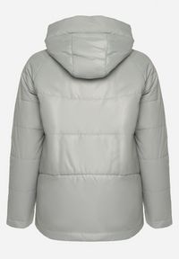 Born2be - Miętowa Pikowana Kurtka o Pudełkowym Kroju z Szerokim Kołnierzem Evindas. Okazja: do pracy, na spotkanie biznesowe. Kolor: miętowy. Materiał: jeans, materiał. Styl: klasyczny, elegancki, biznesowy #5