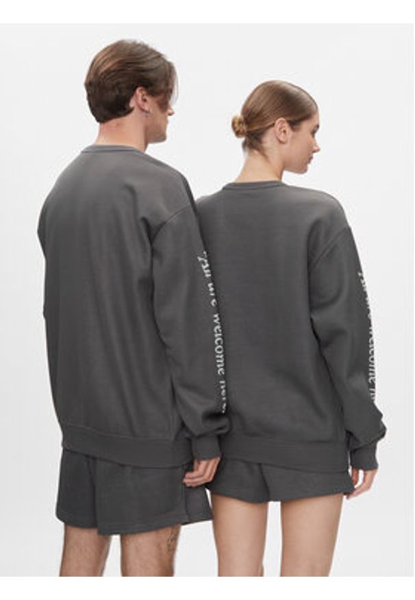Reebok Bluza Classics Good Vibes Crew Sweatshirt HT6117 Szary. Kolor: szary. Materiał: bawełna