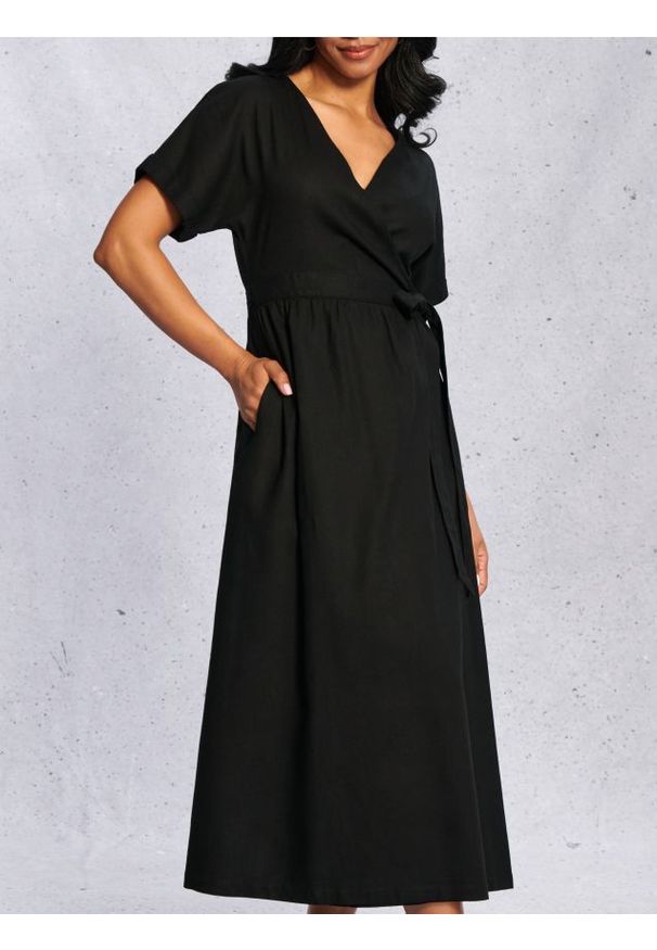 Sinsay - Sukienka z wiskozą - czarny. Kolor: czarny. Materiał: wiskoza. Długość: midi