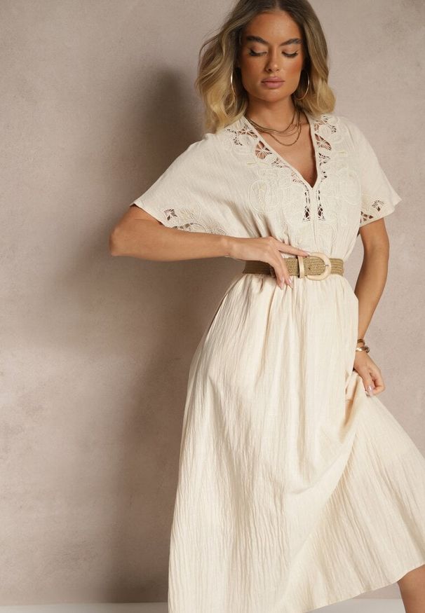 Renee - Beżowa Bawełniana Sukienka w Stylu Boho z Kieszonkami Orrane. Typ kołnierza: dekolt w kształcie V. Kolor: beżowy. Materiał: bawełna. Wzór: haft. Sezon: lato. Styl: boho