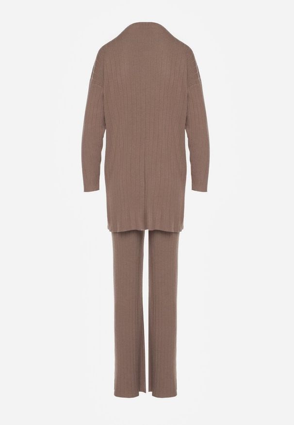 Born2be - Ciemnobeżowy Prążkowany Komplet Dzianinowy z Bawełną Sweter z Półgolfem i Spodnie Elweda. Kolor: beżowy. Materiał: bawełna, prążkowany, dzianina