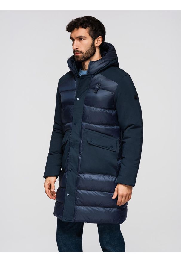 Ombre Clothing - Pikowana długa męska kurtka z dużymi kieszeniami – granatowa V4 - Rozmiar: XL. Typ kołnierza: kaptur. Kolor: niebieski. Materiał: poliester, tkanina, materiał, nylon, syntetyk. Długość: długie. Wzór: aplikacja, gładki