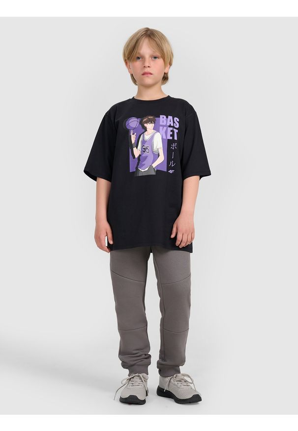 4f - 4F T-shirt oversize z nadrukiem chłopięcy - czarny 122 (6-7 lat). Okazja: na co dzień. Kolor: czarny. Materiał: jersey, materiał, bawełna. Wzór: nadruk. Sezon: lato. Styl: klasyczny, sportowy, casual