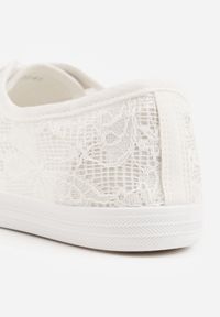 Born2be - Białe Tenisówki Ozdobione Koronką Tarinela. Okazja: na co dzień. Kolor: biały. Materiał: koronka. Wzór: aplikacja, koronka. Styl: casual #6