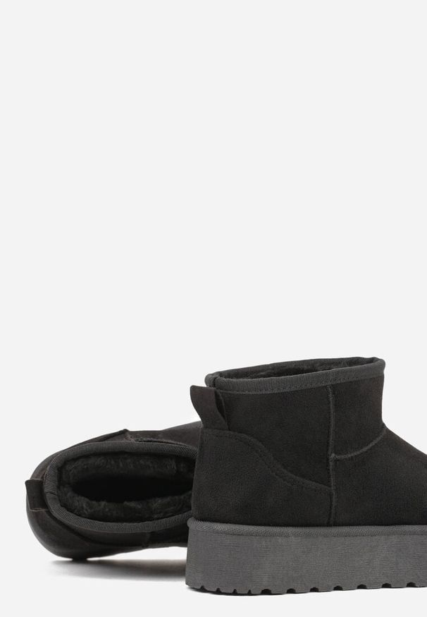 Born2be - Czarne Wsuwane Śniegowce z Imitacji Zamszu na Platformie Tusanala. Okazja: na co dzień. Zapięcie: bez zapięcia. Kolor: czarny. Materiał: zamsz. Sezon: zima. Styl: elegancki, casual