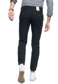 Tom Tailor - TOM TAILOR SPODNIE MĘSKIE HERRINGBONE JOGG CHINO DUSTY BLACK 6403544.00.12 COL. 2627. Stan: obniżony. Materiał: bawełna. Wzór: jednolity, jodełka. Styl: sportowy