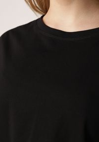 Born2be - Czarny T-shirt Bawełniany Klasyczny o Fasonie Oversize z Dłuższym Tyłem Nemedora. Okazja: na co dzień. Kolor: czarny. Materiał: bawełna. Długość: długie. Styl: klasyczny #7