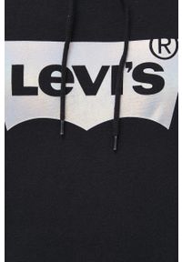Levi's® - Levi's Bluza bawełniana męska kolor czarny z kapturem z nadrukiem. Okazja: na spotkanie biznesowe, na co dzień. Typ kołnierza: kaptur. Kolor: czarny. Materiał: bawełna. Wzór: nadruk. Styl: casual, biznesowy
