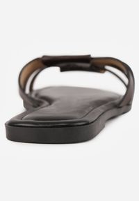 Born2be - Brązowe Klapki z Cienkimi Paseczkami Helarah. Okazja: na co dzień, na spacer. Kolor: brązowy. Styl: casual, klasyczny, elegancki #5