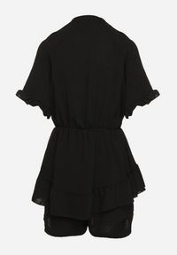 Born2be - Czarny Taliowany Kombinezon z Gumką w Talii i Ozdobną Falbanką przy Rękawach Nanselena. Kolor: czarny. Długość rękawa: krótki rękaw. Długość: krótkie. Styl: elegancki #7