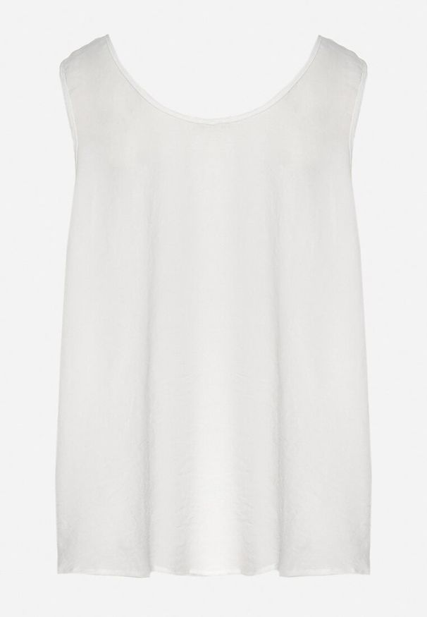 Born2be - Biały Top na Szerokich Ramiączkach Zdobiony Guzikami Jenadorea. Okazja: na co dzień. Kolor: biały. Materiał: jeans. Długość rękawa: na ramiączkach. Wzór: aplikacja. Sezon: lato. Styl: casual