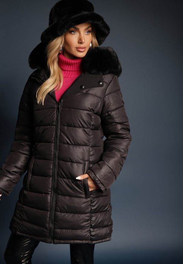 Renee - Czarna Dwustronna Kurtka Parka z Kapturem Wewnętrzna Strona Pikowana Harinna. Okazja: na co dzień. Typ kołnierza: kaptur. Kolor: czarny. Materiał: jeans, futro. Długość rękawa: długi rękaw. Długość: długie. Styl: elegancki, casual, klasyczny