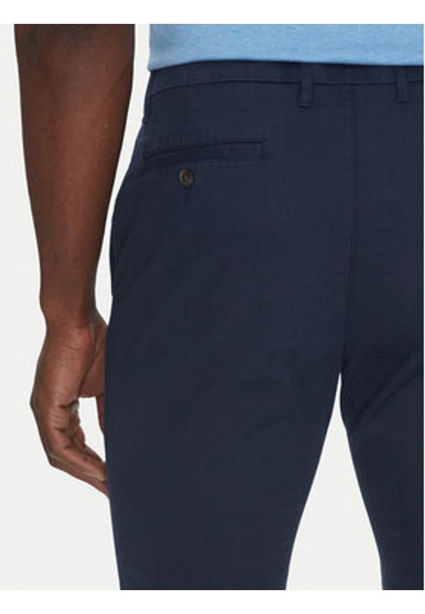 Michael Kors Chinosy CS4301KDR2 Granatowy Slim Fit. Kolor: niebieski. Materiał: bawełna