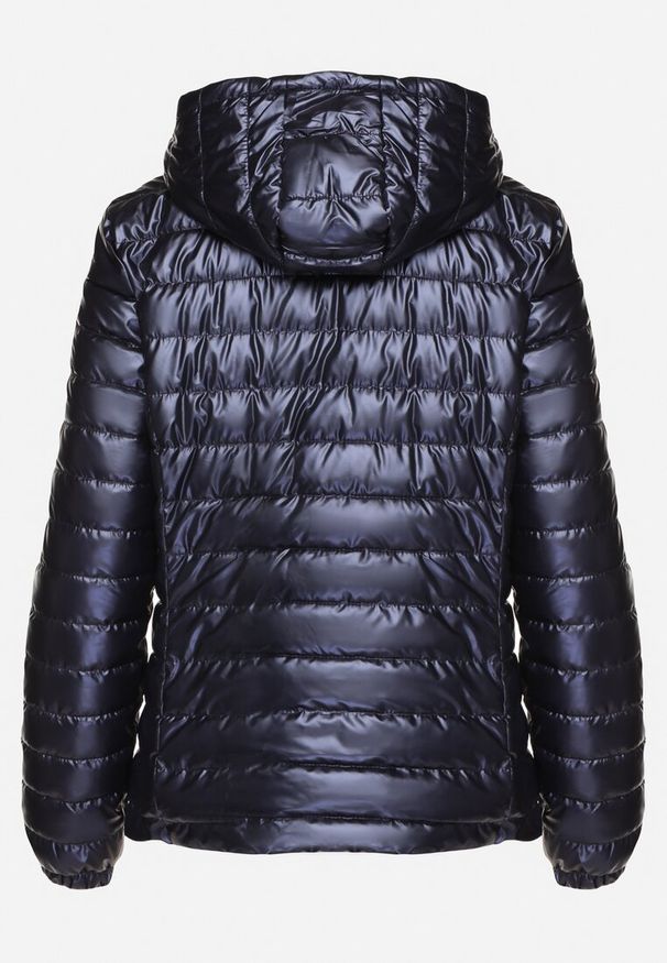Born2be - Granatowa Pikowana Kurtka Wykończona Odpinanym Kapturem i Gumką przy Rękawach Mivisea. Okazja: na co dzień. Kolor: niebieski. Materiał: jeans. Styl: klasyczny, casual