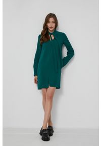 Victoria Victoria Beckham Sukienka kolor zielony mini prosta. Okazja: na co dzień. Kolor: zielony. Materiał: tkanina. Typ sukienki: proste. Styl: casual. Długość: mini #5