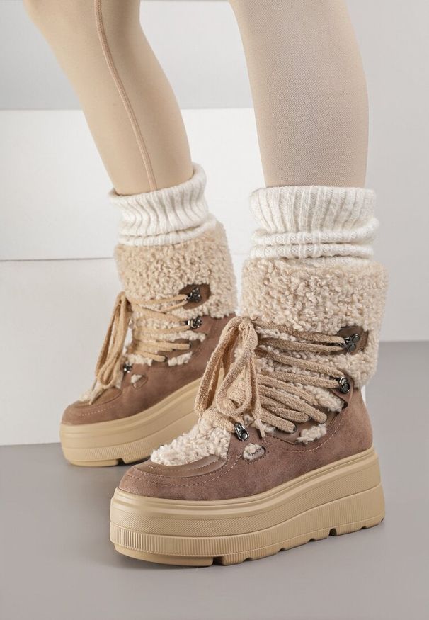 Renee - Beżowe Śniegowce na Grubej Podeszwie ze Sznurowaną Cholewką z Futerkiem Zerisa. Okazja: na co dzień. Kolor: beżowy. Materiał: futro. Szerokość cholewki: normalna. Wzór: aplikacja. Sezon: zima. Obcas: na platformie. Styl: elegancki, casual