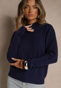 Renee - Granatowy Gładki Sweter z Półgolfem z Dzianiny z Wełną i Wiskozą Zaiara. Okazja: na co dzień. Kolor: niebieski. Materiał: wełna, wiskoza, dzianina. Długość rękawa: długi rękaw. Długość: długie. Wzór: gładki. Styl: klasyczny, casual