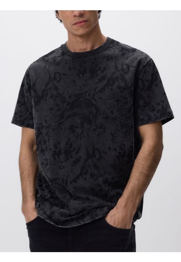 Reserved - T-shirt comfort z nadrukiem - czarny. Kolor: czarny. Materiał: dzianina, bawełna. Wzór: nadruk