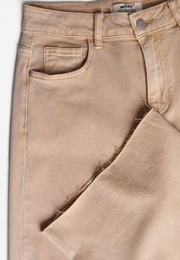 Renee - Beżowe Jeansy High Waist Wide Leg z Surowo Zakończonymi Nogawkami Rhelnell. Okazja: na co dzień. Stan: podwyższony. Kolor: beżowy. Styl: casual #6